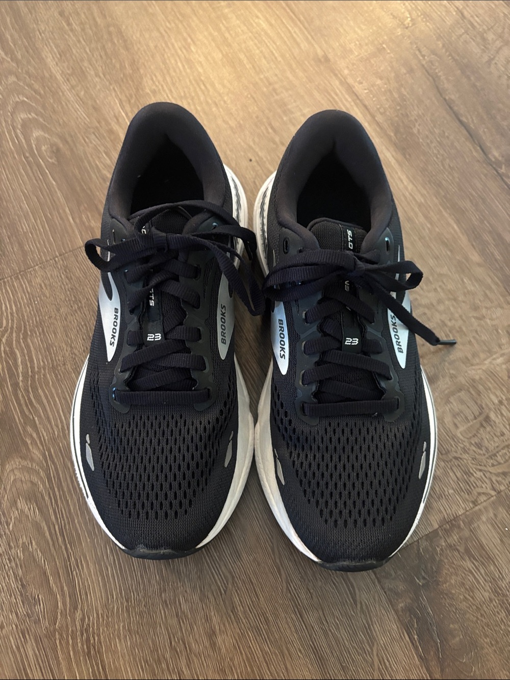 Brooks Black and White Women’s Adrenaline GTS Athletic Running Shoes - Picture 2 of 9